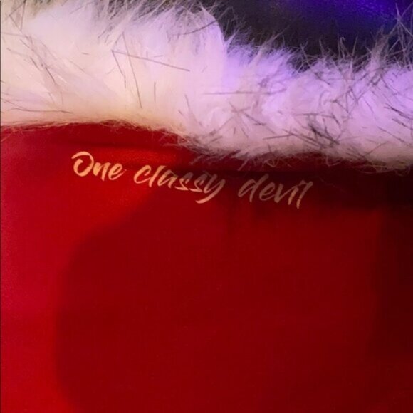 NWT Torrid Disney 101 Dalmatians Cruella Ivory Faux Fur Stole Size 3/4 - Picture 2 of 2